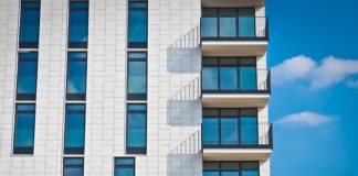 Targowiska z zadaszeniem