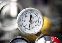 Jakie powinno być ciśnienie w układzie hydraulicznym C 360?